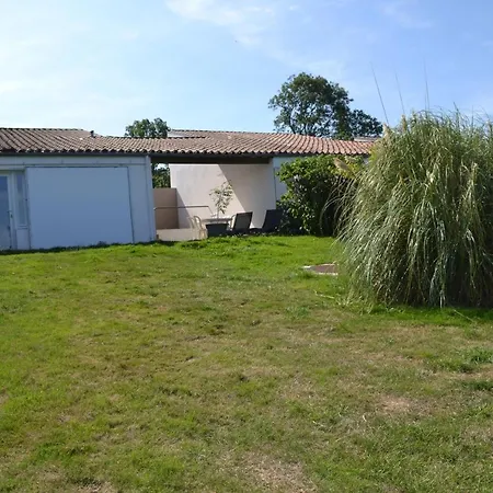 Village De Gites Les Terres De L'etang Verruyes